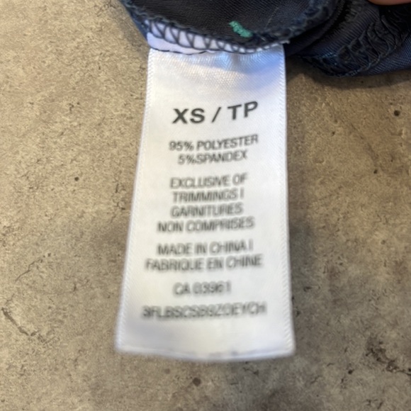 Scrubletics XS navy scrub top. LIKE NEW - Picture 4 of 5